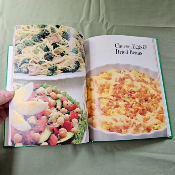 Betty Crocker's Working Woman's Cookbook Hardcover - Delicious Dinner Recipes - Picture 6 of 11
